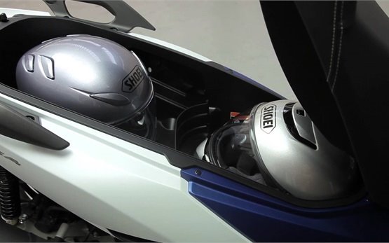 Honda Forza 125 - скутер на прокат в Кан