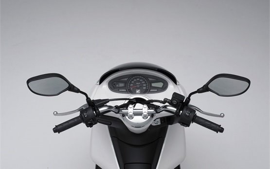 Honda PCX 125cc - наем на скутери, Лисабон