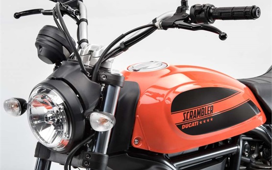 DUCATI SCRAMBLER SIXTY2 400CC - alquiler de motocicletas en Porto