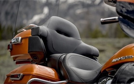 Harley-Davidson Electra Glide Ultra Limited - motorcycle rental in Sardinia Cagliari