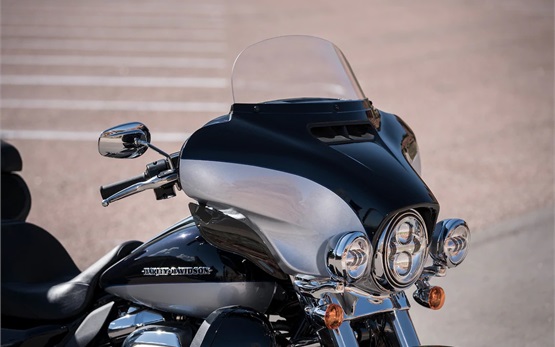 2016 Harley-Davidson Electra Glide Ultra Limited - Motorrad mieten in Schweiz