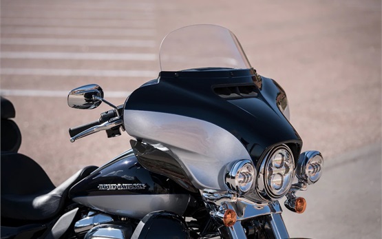 2016 HARLEY-DAVIDSON ELECTRA GLIDE - alquiler de motocicletas en Suiza