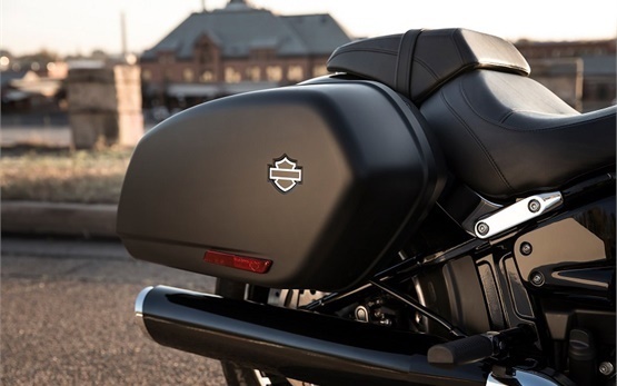 Harley-Davidson Sport Glide - Motorrad mieten in Frankreich