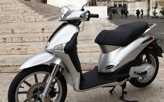 Piaggio Liberty 50 - scooter for hire in Kotor