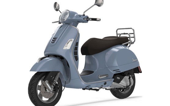 Piaggio Vespa 300 GTS - rent a scooter Milan