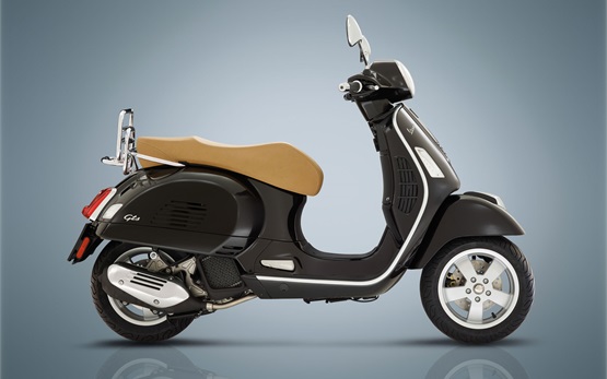 Piaggio Vespa GTS 125 - alquiler de scooters en Portugal