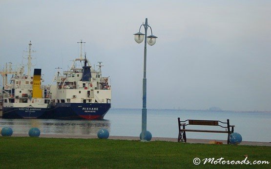 Barco, puerto de Kavala