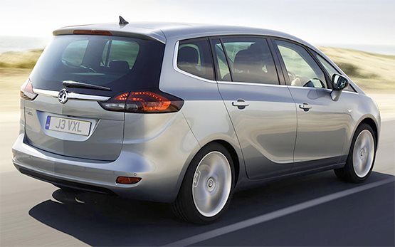 Vista posterior » 2016 Opel Zafira 6+1 AUTOMATIC