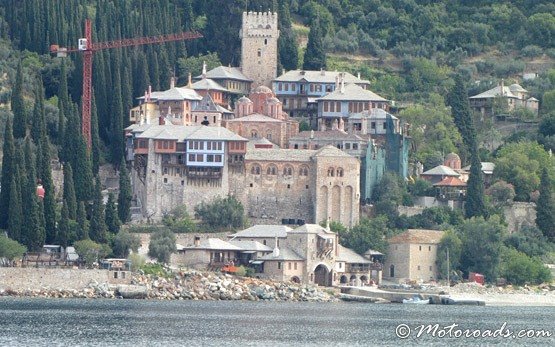 Monasterio en el Monte Athos cerca de Ouranoupolis