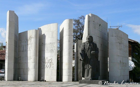 Paisii Hilendraski Monument, Bansko