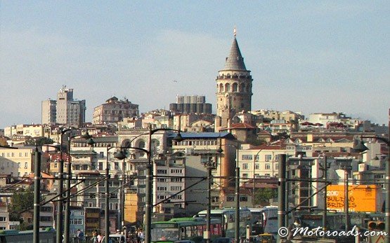 Vista panorámica sobre el puente Galata hacia Beyoglu