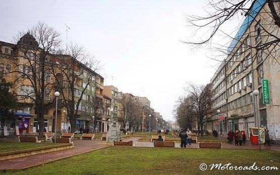 Calle peatonal, Lom