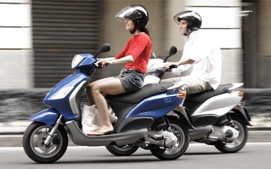 Piaggio Fly 100cc - hire a scooter in Santorini