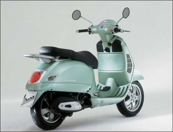 Piaggio Vespa GT 200 - rent a scooter rental - Porto