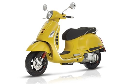 Piaggio Vespa GTS Super 125 ie - ABS - scooter rental in Lisbon