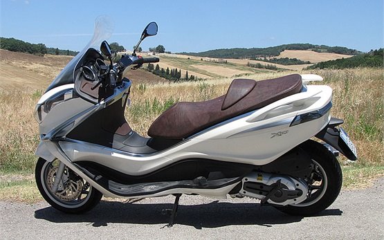 Piaggio X10 350 - скутер под наем в Милано