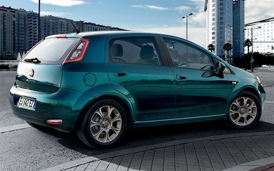 Vista posterior » 2013 Fiat Grande Punto