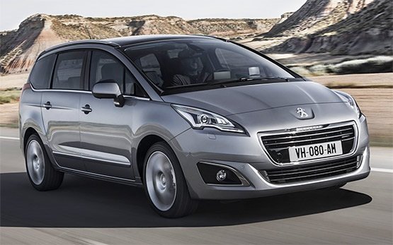 Vista frontal » 2016 Peugeot 5008 