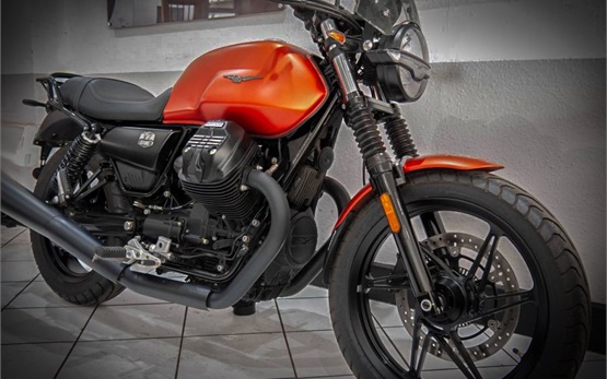 Moto Guzzi V7 Stone  - Motorrad mieten Sorrento