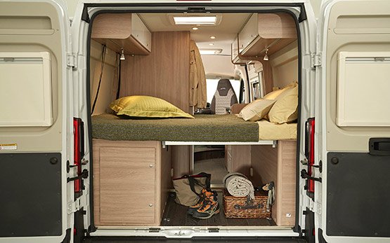 Laika Kosmo 6.0 alquiler de furgoneta camper -  dormitorio