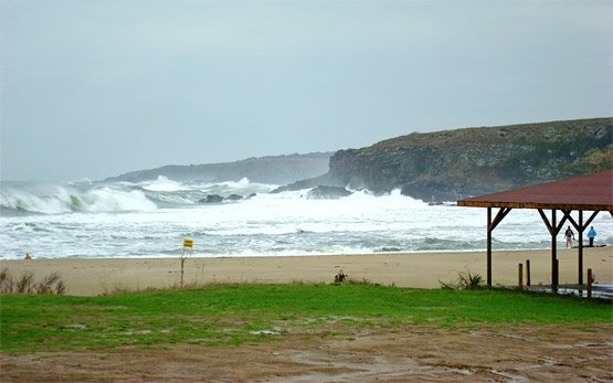 Mar tormentoso en Sinemorets