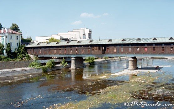 Die überdachte Brücke, die Stadt Lovech