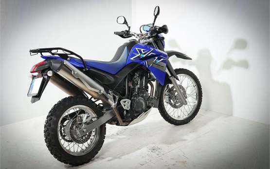 Yamaha XT660R - alquiler de motocicletas en aeropuerto de Bucarest