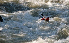 Каякинг сафари в бързи води