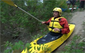 People learn kayaking in Bulgaria
