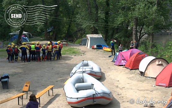 Рафт сафари в бързи води