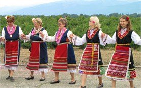 Women dance in traditional costumes - Rose festival 