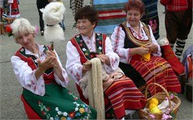 Women in tradtional Bulgaria costumes