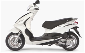 Piaggio Fly 50 - alquiler de scooters en Dubrovnik