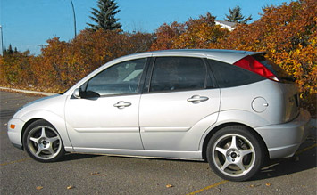 Side view » 2004 Ford Focus Hatchback - photos